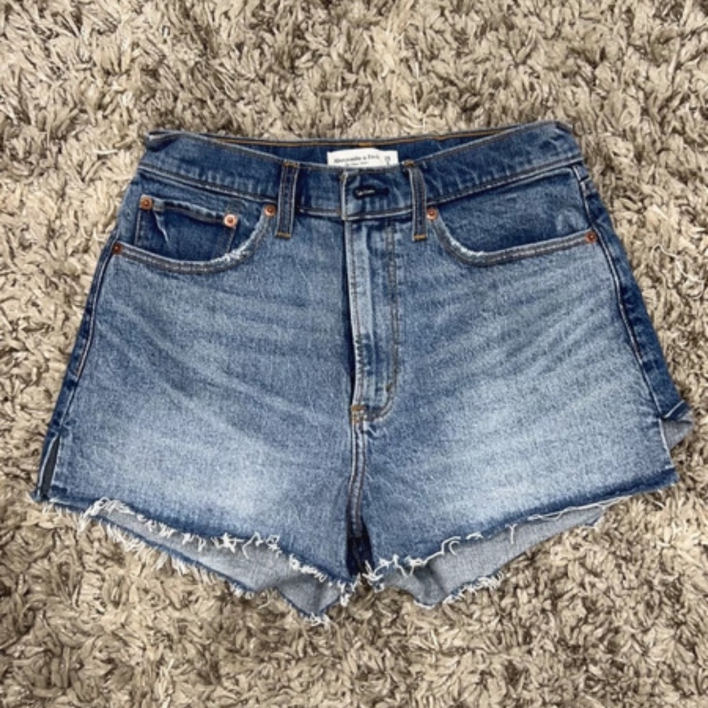 Abercrombie & Fitch the high rise mom short curve love